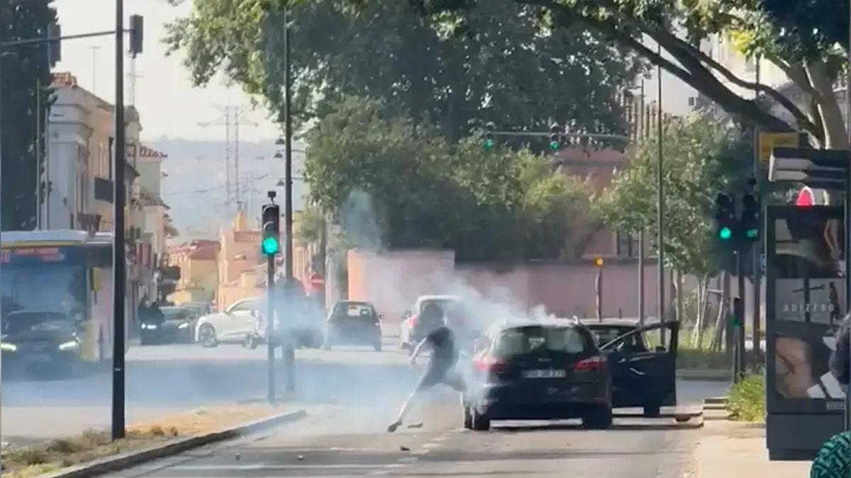 Carro ficou totalmente destruído