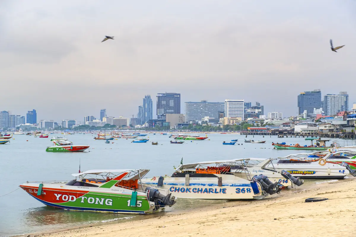 Praia de Pattaya, onde a vítima e o homicida se conheceram