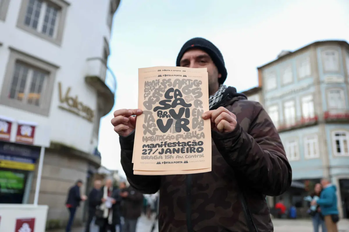 Ação de rua do movimento Porta a Porta – Casa para Todos