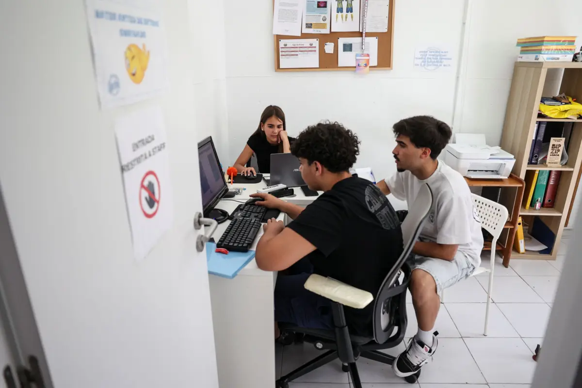 Espaço devoluto foi recuperado e agora recebe e acompanha cerca de 30 jovens dos três bairros do vale de Alcântara