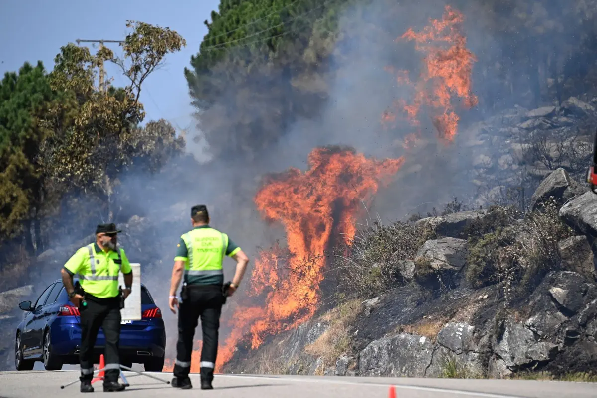 Mais de 33 mil pessoas foram retiradas por causa dos incêndios