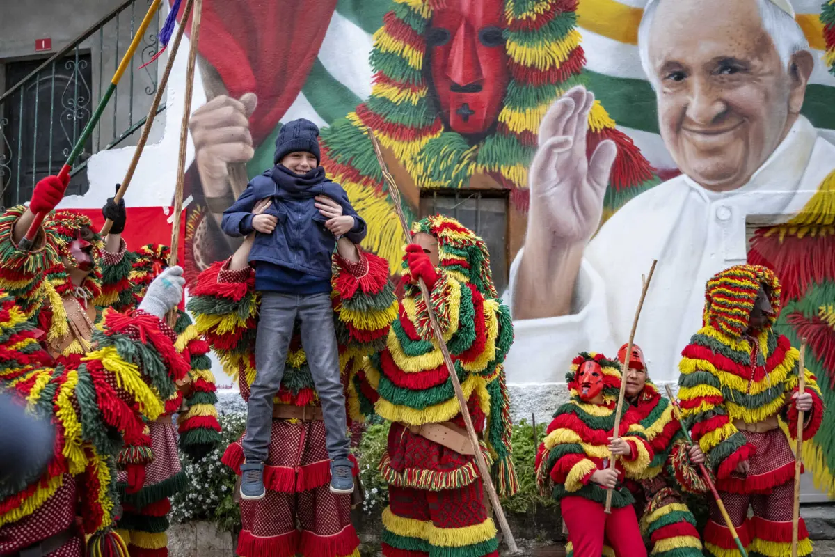 Milhares de pessoas voltaram a encher as ruas de Podence, no concelho de Macedo de Cavaleiros