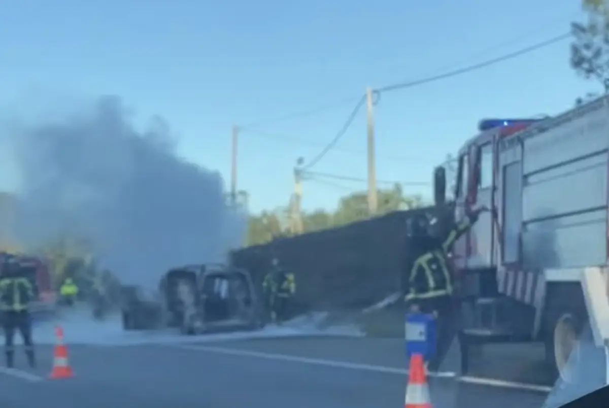 Veículo ficou carbonizado