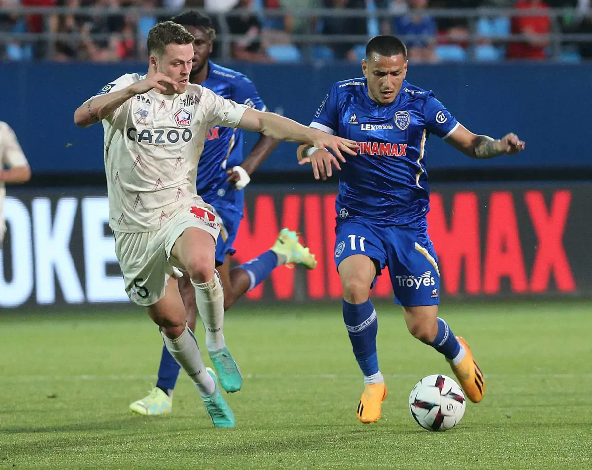 Rony Lopes (à direita) interessa ao Sporting de Braga