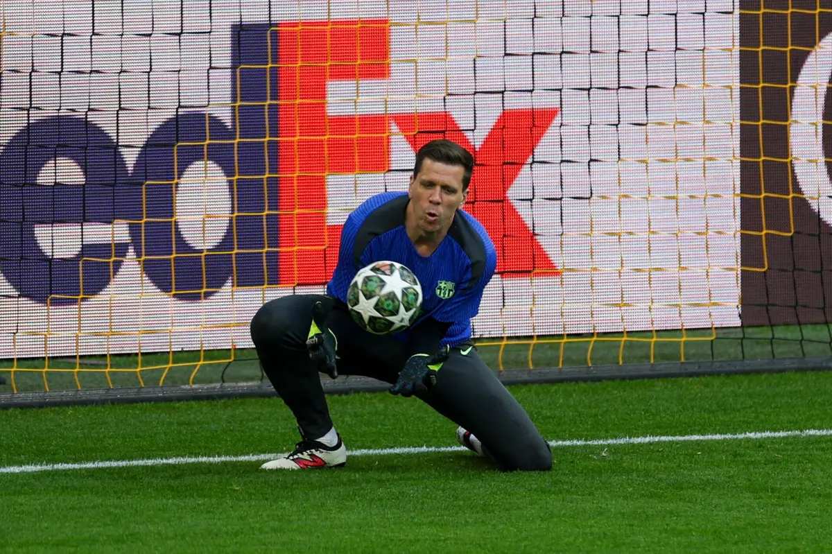 Szczesny voltou da reforma para jogar no Barcelona