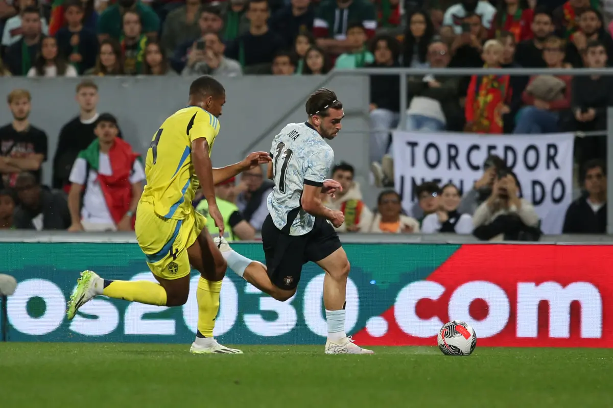 Jota Silva estreou-se pela seleção frente à Suécia