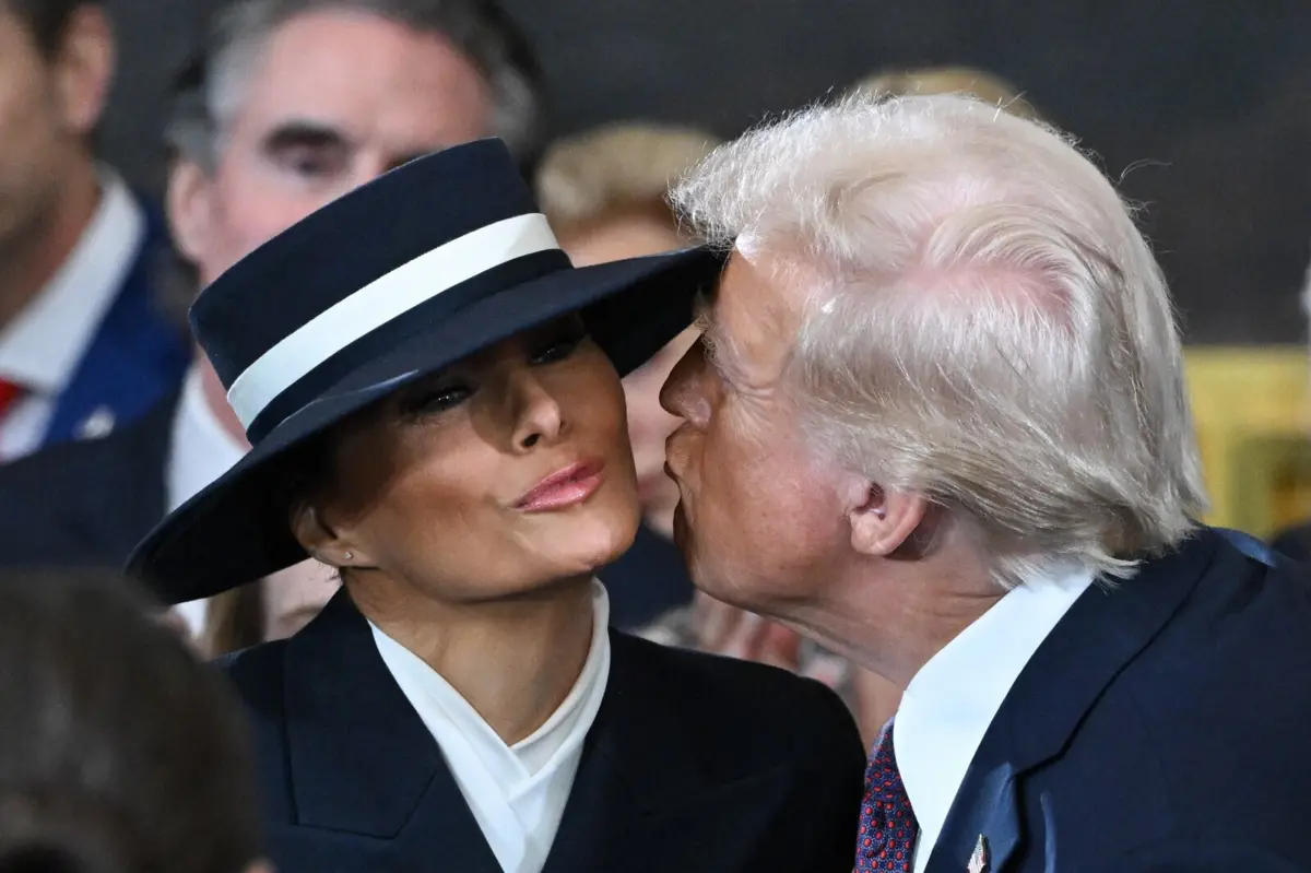 Imagem de contexto do artigo Um beijo no ar, o chapéu de Melania e a festa de Musk: a tomada de posse em 10 fotos