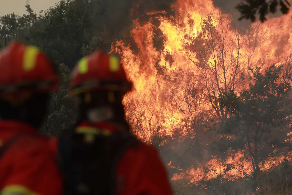O alerta para o incêndio foi dado às 12.28 horas