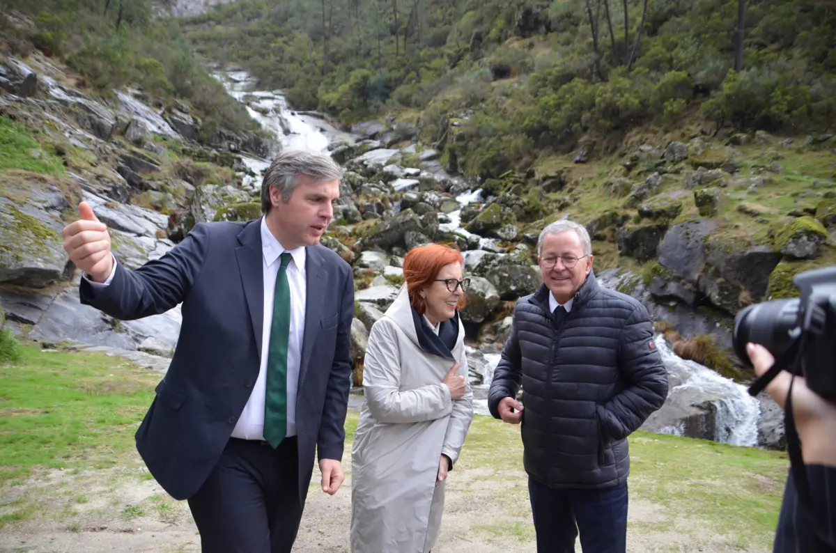 MInistra do Ambiente durante a vista ao Parque Natural do Alvão