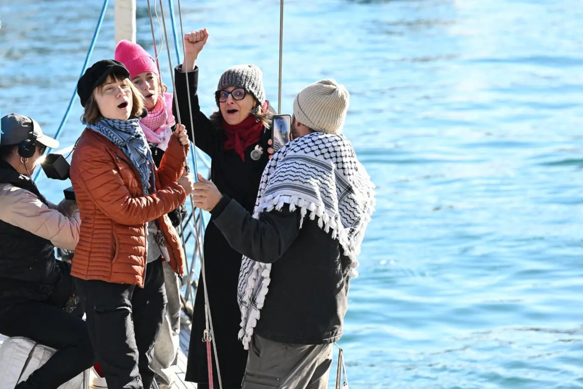 Greta Thunberg integrou as flotilhas humanitários em 2025