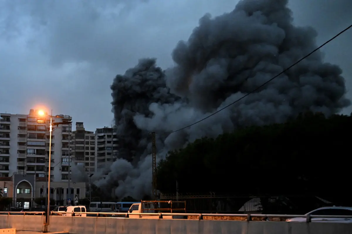 Explosão provocada por ataque israelita no Líbano