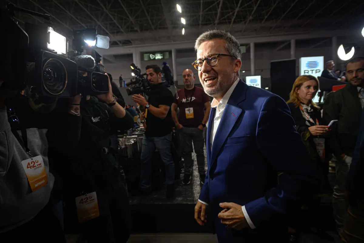 Imagem de contexto do artigo Moedas diz que veio com "a missão" de dar um abraço a Montenegro