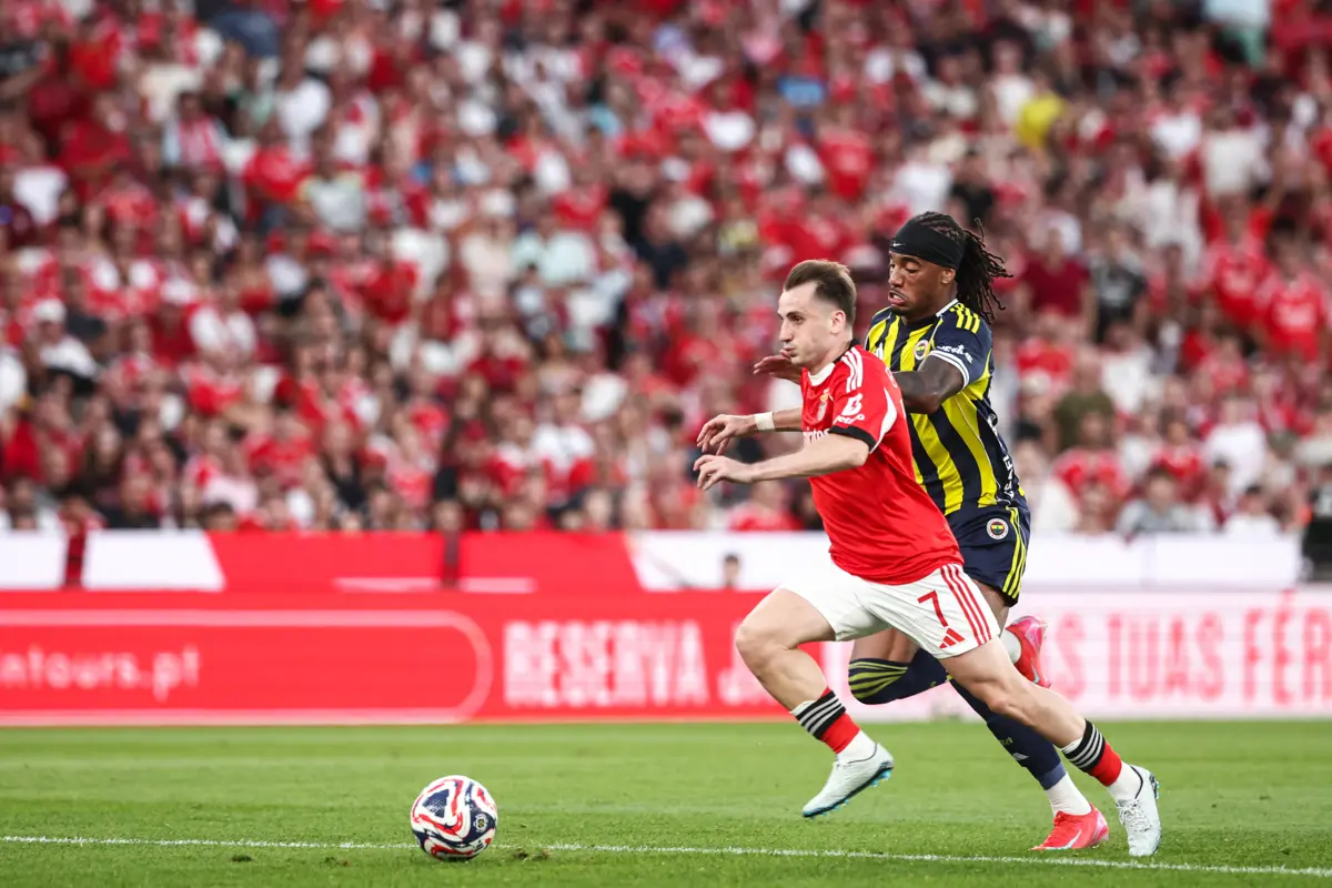 Akturkoglu poderá voltar ao futebol turco, saindo do Benfica para o Fenerbahçe