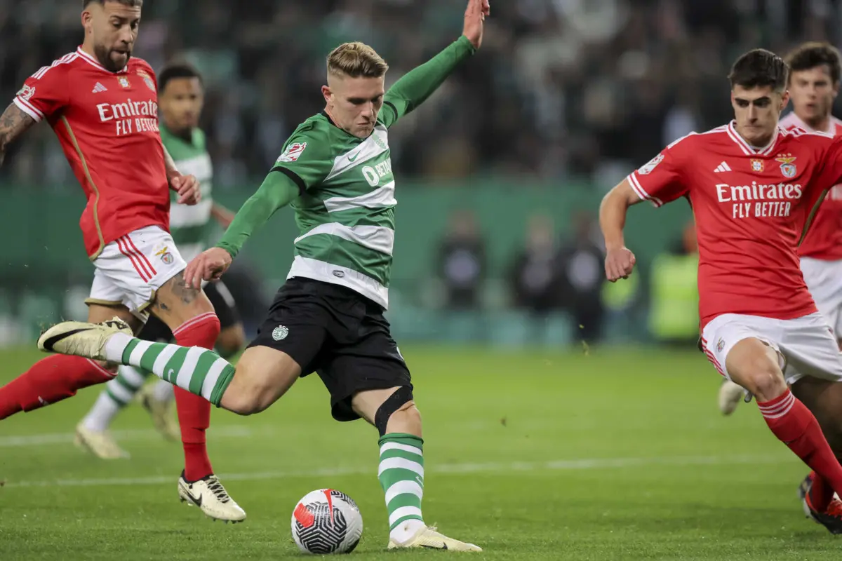 Sporting e Benfica defrontam-se na Liga a 6 de abril, sábado. Quatro dias antes, as equipas jogam a segunda mão das meias-finais da Taça de Portugal