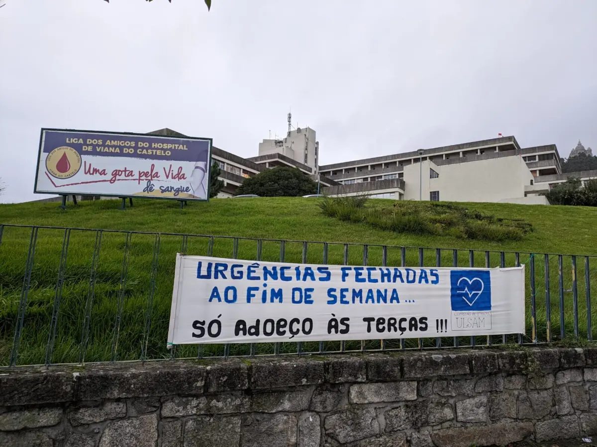Cartaz contra encerramento das urgências em Viana do Castelo