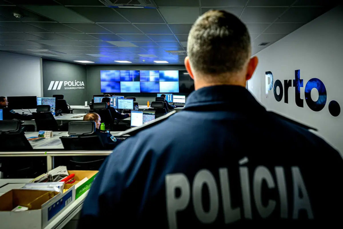 Sala do Centro de Comando e Controlo de Videovigilância, no quartel dos Sapadores