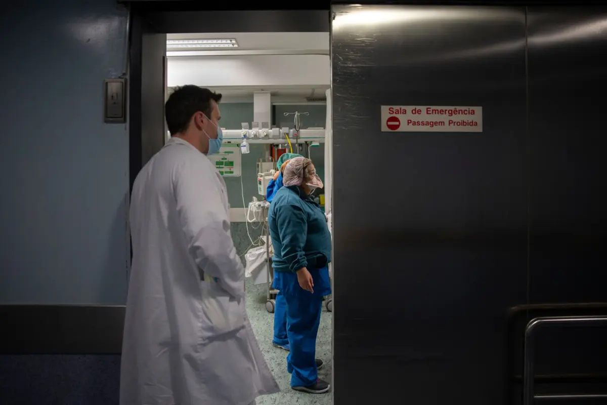 Médicos a contratar não podem ter contrato de trabalho em funções públicas por tempo indeterminado