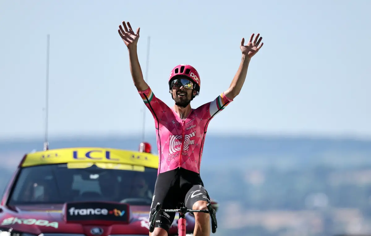 Irlandês Ben Healy (EF Education - Esay Post) ganhou isolado a sexta etapa do Tour