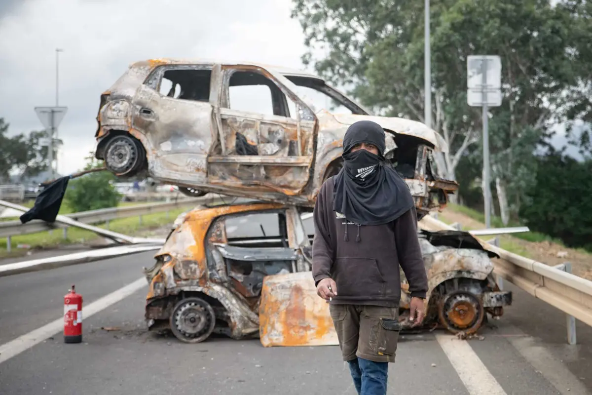 Manifestantes montaram barricadas na principal estrada da Nova Caledónia