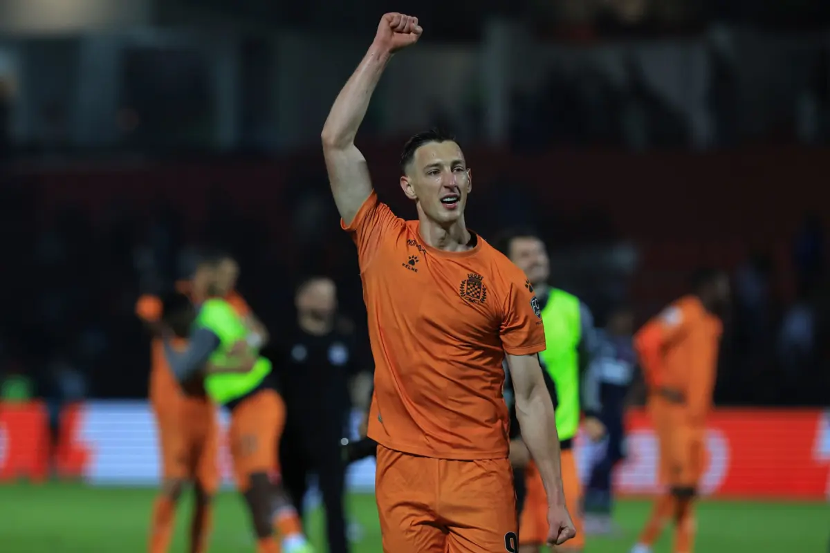 Bozeník estará de saída do Boavista