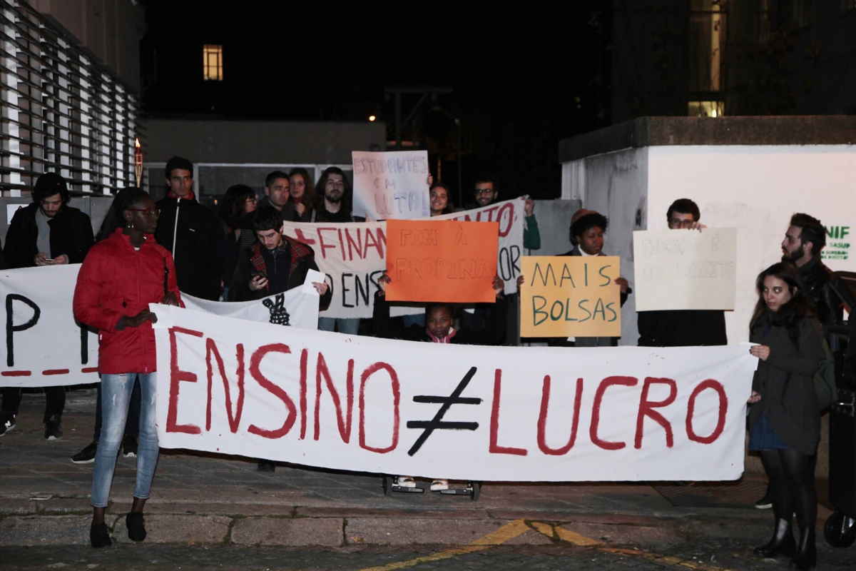 Imagem de contexto do artigo Costa anuncia devolução de propinas por cada ano de trabalho em Portugal