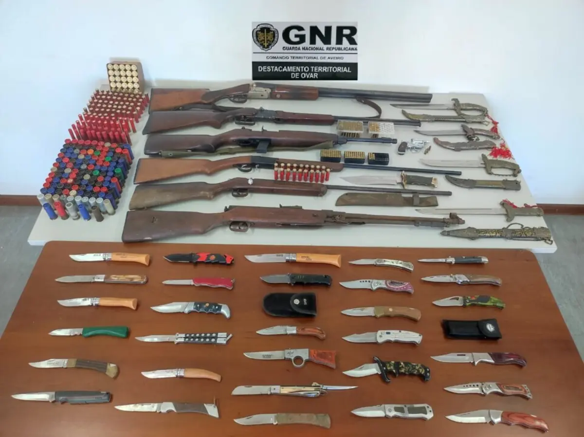 Suspeito tinha em casa cerca de 50 armas e munições