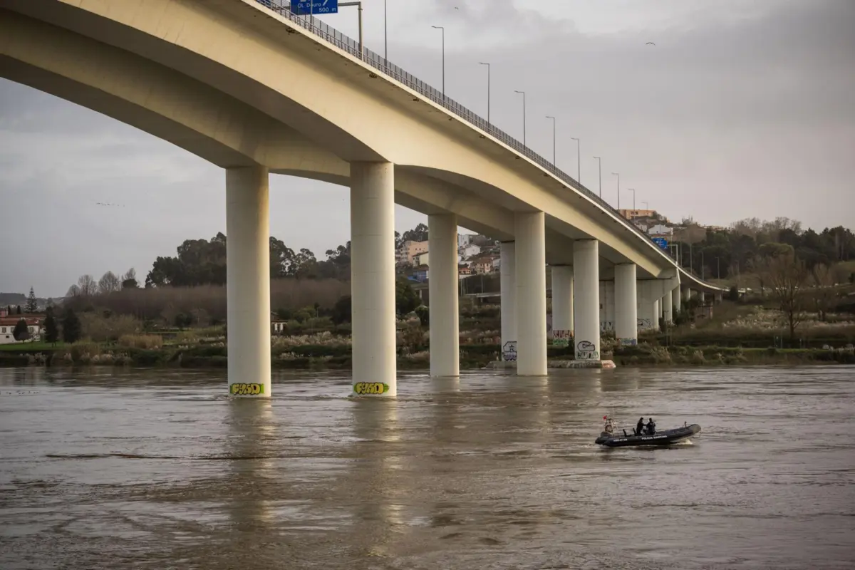 Homem que desapareceu junto à ponte do Freixo terá sido encontrado morto em Gaia
