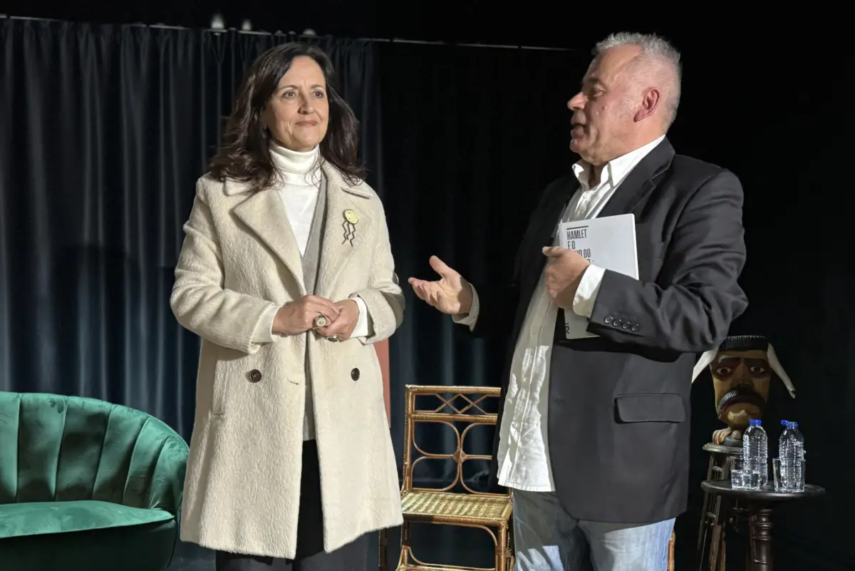 Ministra da Cultura, Dalila Rodrigues, com o diretor da Filandorra-Teatro do Nordeste, David Carvalho
