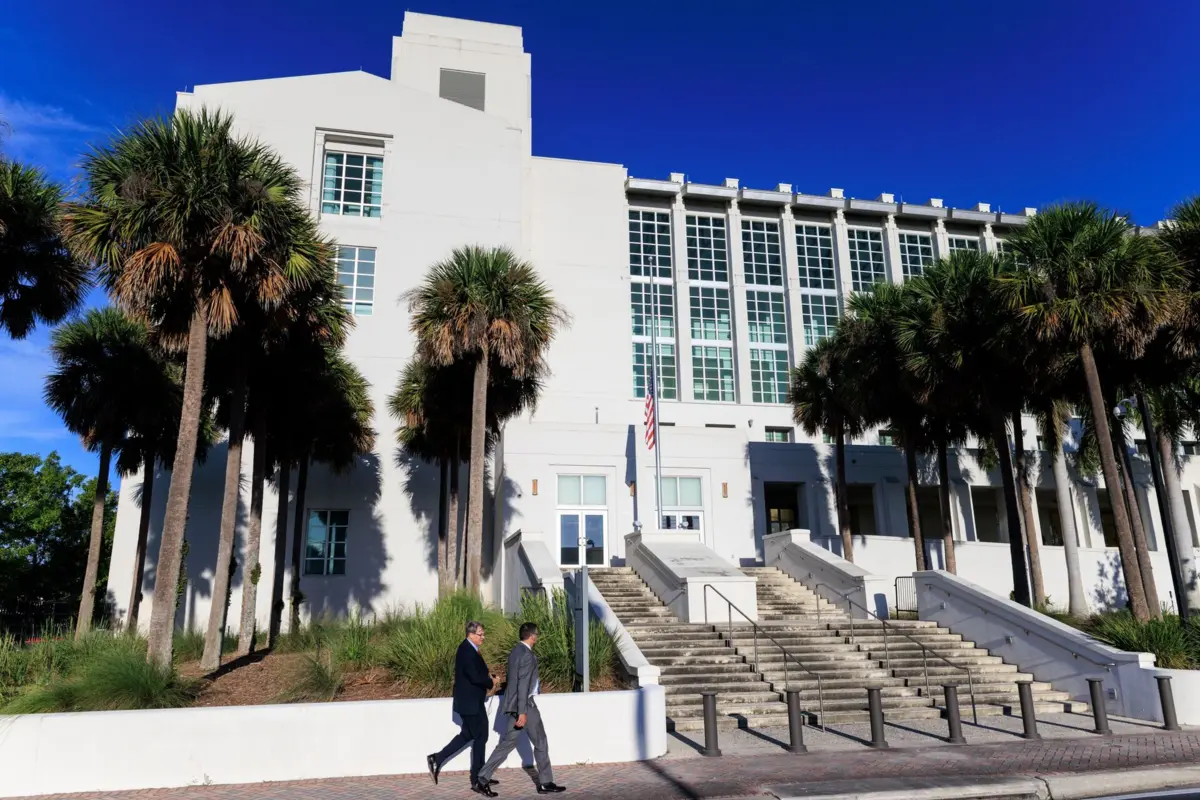 epa12369359 Two persons walk in front of Courthouse building where the trial against Ryan Routh is set to begin in Fort Pierce, Florida, USA, 11 September 2025. Routh, the man accused of trying to assassinate President Trump at a Florida golf course in 2024 is scheduled to begin today. Routh is representing himself in the trial, which is set to last three weeks. EPA/CRISTOBAL HERRERA-ULASHKEVICH