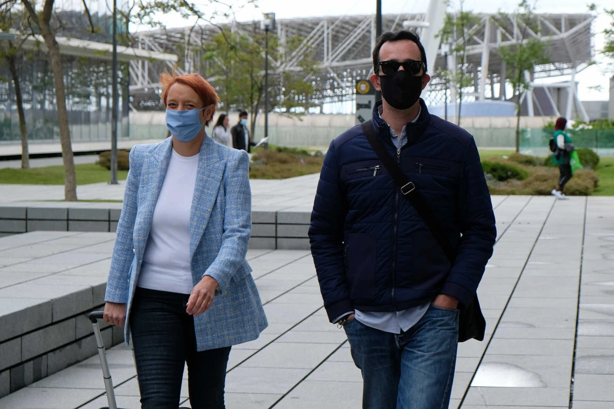 A advogada Maria Manuel Candal, à esquerda, com Luís Silva, durante o julgamento, em Lisboa