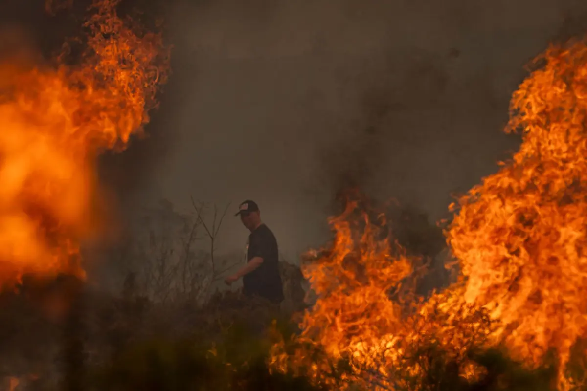 Imagem de contexto do artigo Morreu atropelado por máquina de rasto enquanto combatia fogo em Mirandela