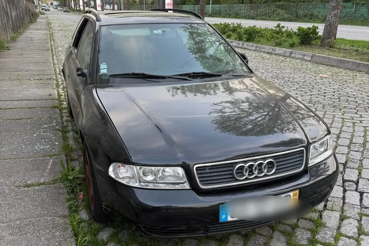 Estão a ser desenvolvidas diligências para contactar o proprietário