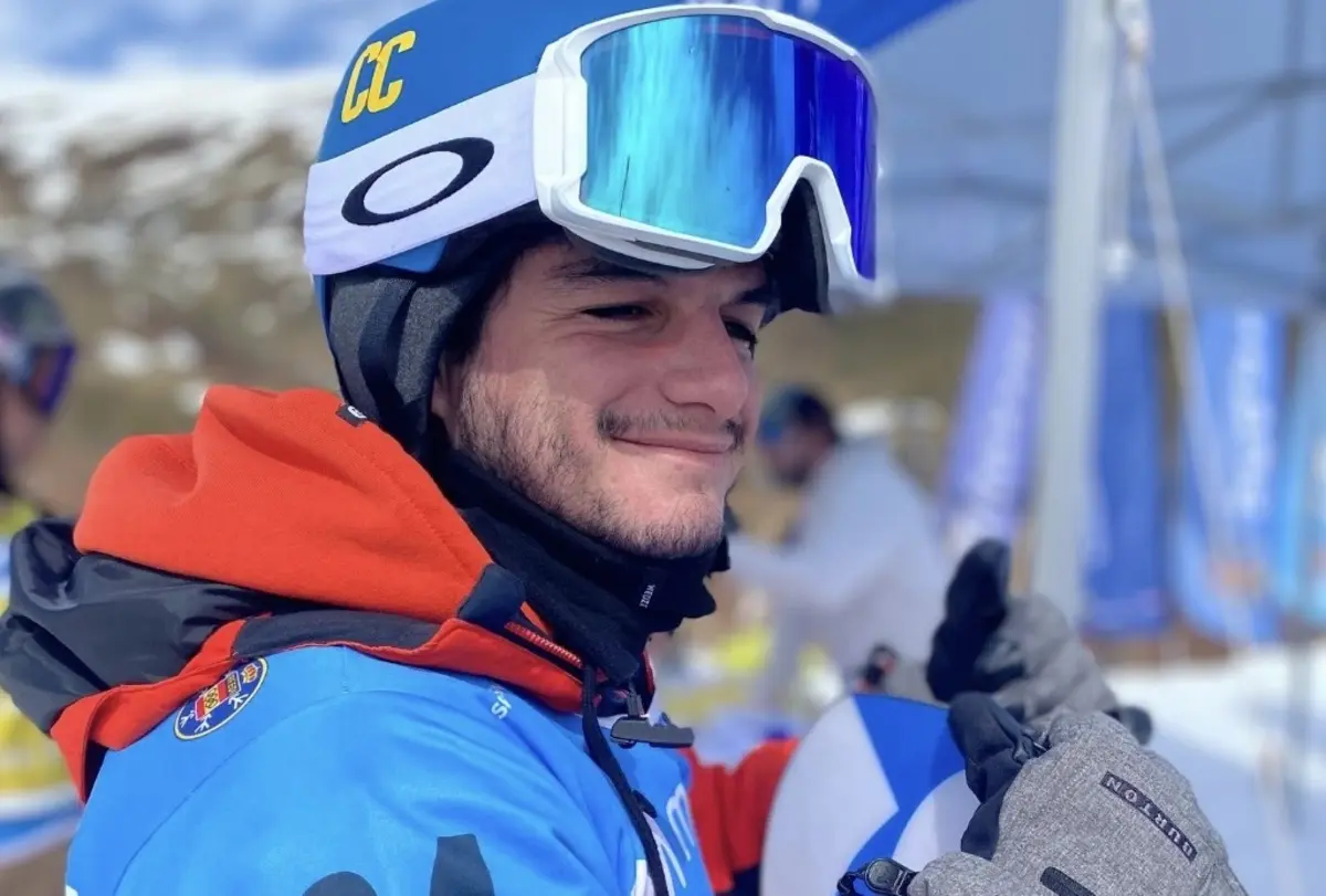 Diogo Carmona, de 28 anos, vai tornar-se o primeiro atleta português a competir nos Jogos Paralímpicos de Inverno. Depois de superar um grave acidente e uma fratura no perónio, estreia-se no torneio de snowboard em Milano Cortina 2026