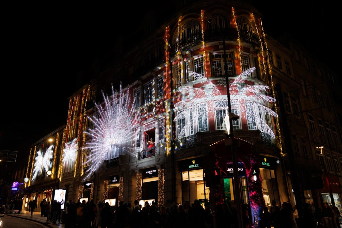 Iluminação da fachada na Rua de Santa Catarina, na Baixa do Porto, já é uma tradição
