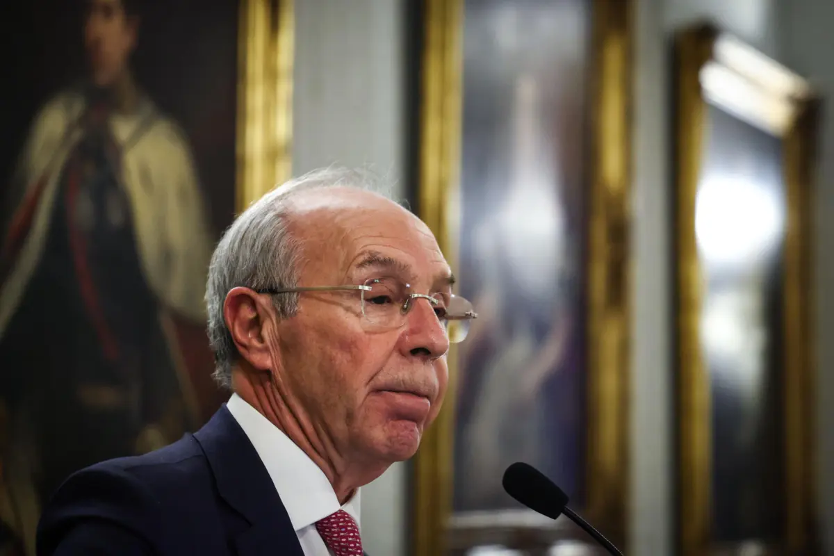 Marques Mendes entende não haver lugar a dramatizações, mas sim a fazer aquilo que se impõe nos termos da Constituição.