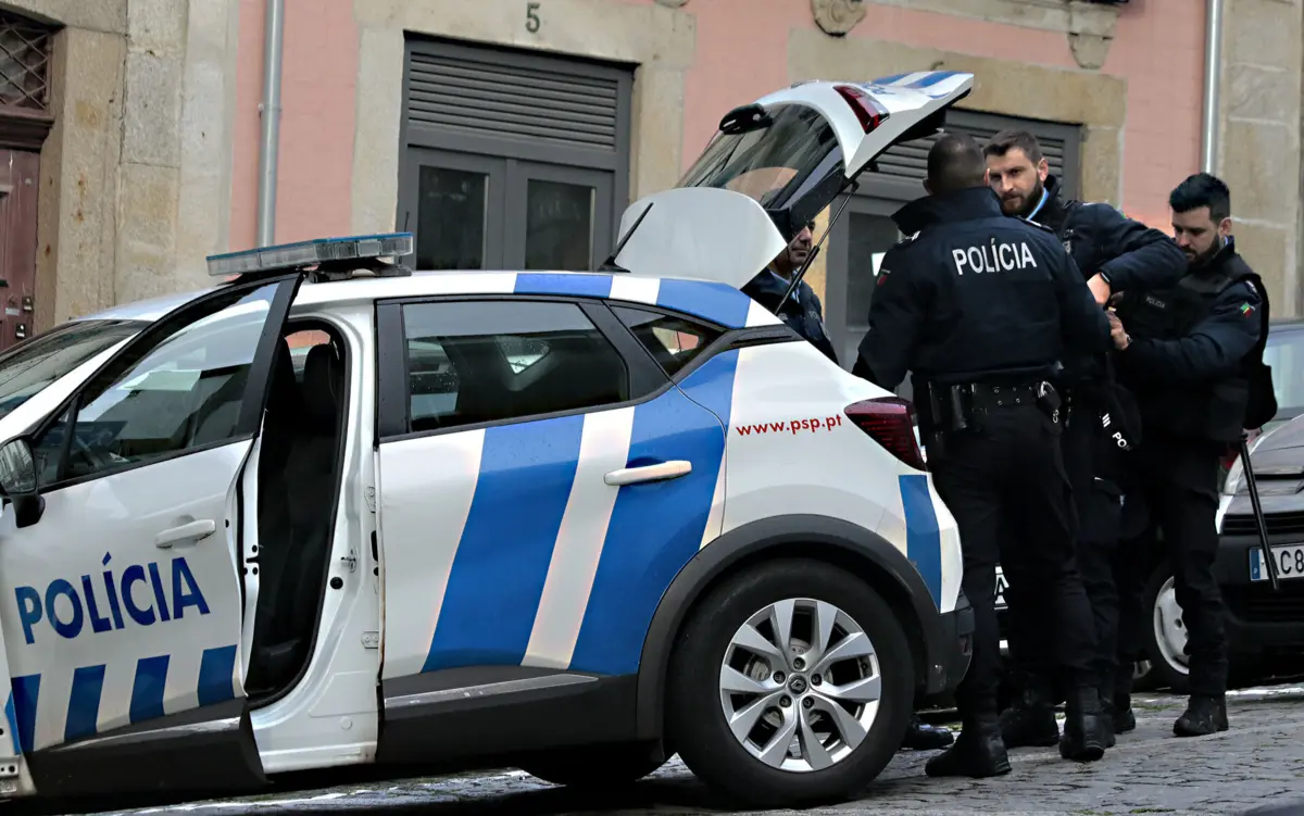 Polícia detém três menores em furto rocambolesco