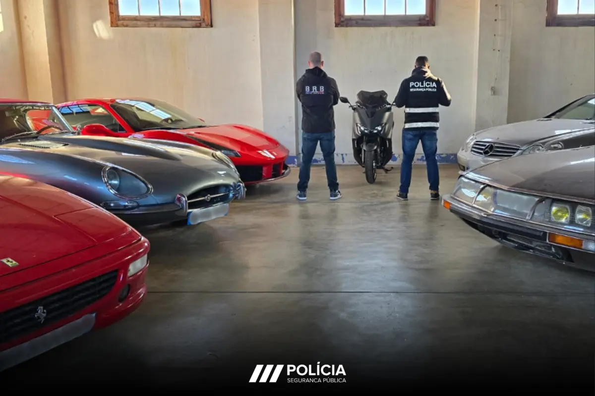 PSP recuperou seis viaturas de coleção, incluindo Ferrari e Jaguar