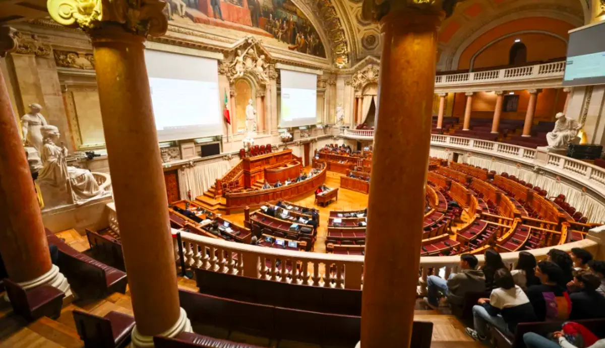 Imagem de contexto do artigo Novo hemiciclo, apenas mais uma mulher eleita face a 2024