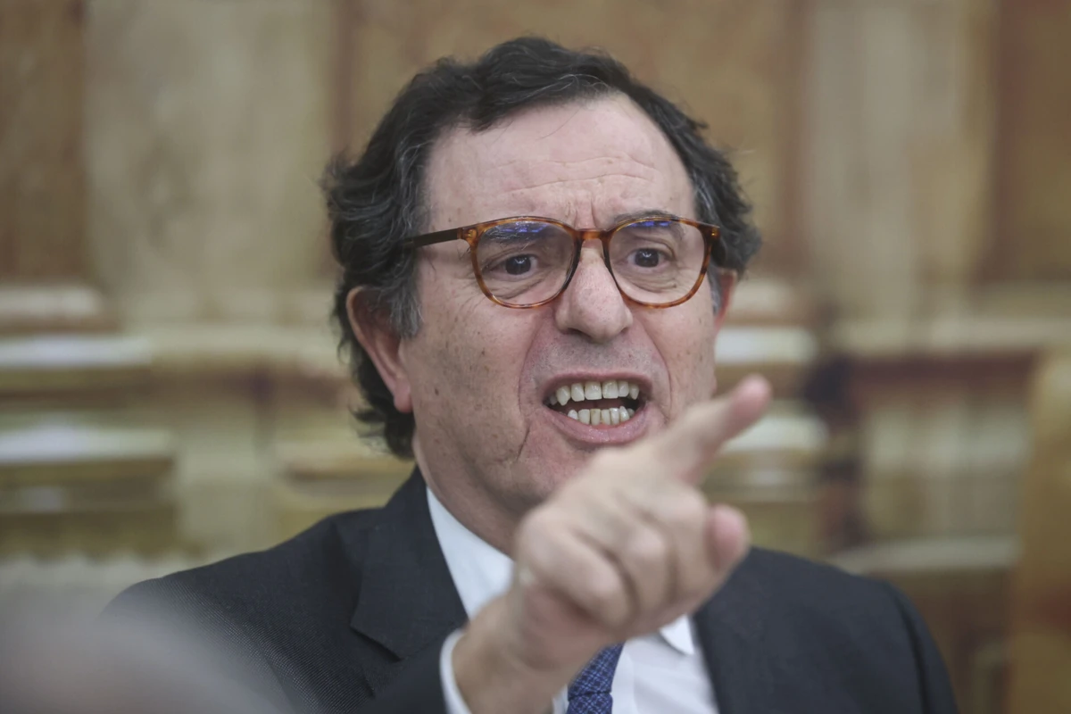 Castro Almeida garante que escolha foi baseada "exclusivamente no mérito e na competência"