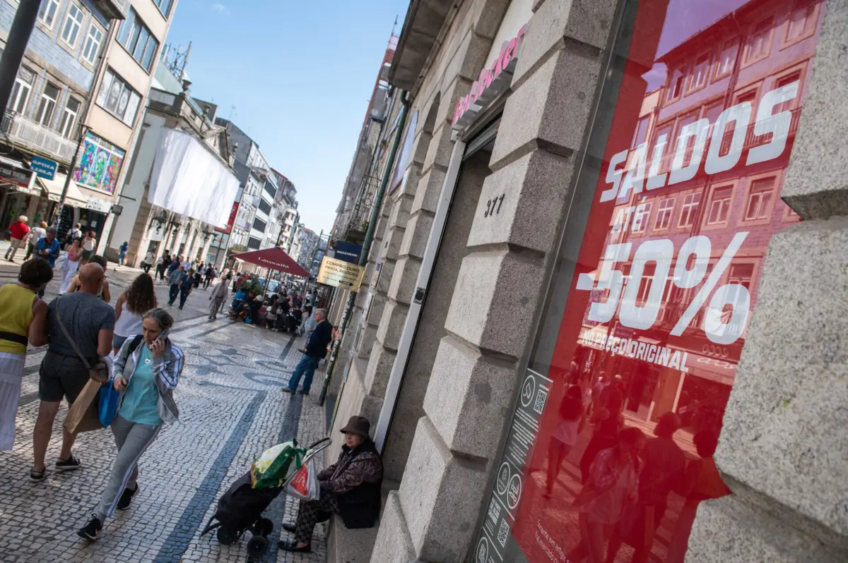 Saldos podem chegar até aos 70% ainda no início do verão