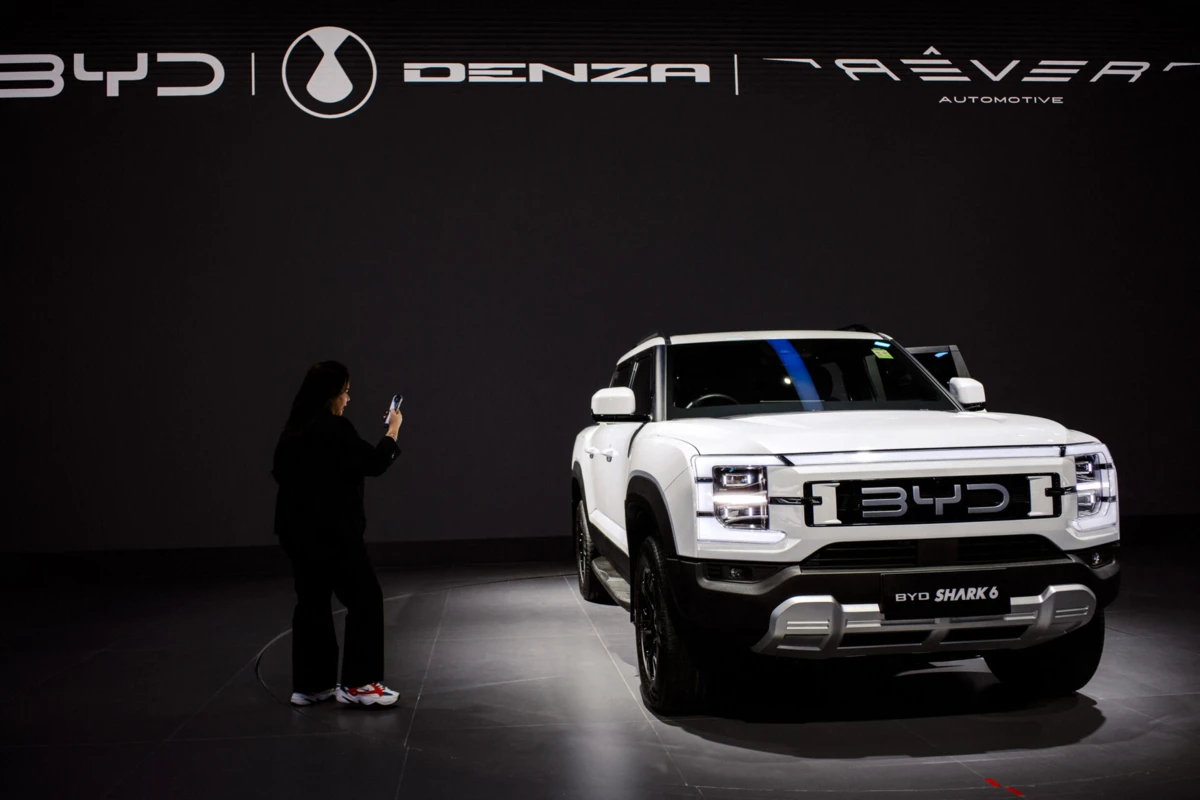 Enquanto a marca norte-americana sofre as consequências do envolvimento de Elon Musk com a administração Trump nas últimas semanas, o gigante chinês registou um lucro líquido de 5,55 mil milhões de dól