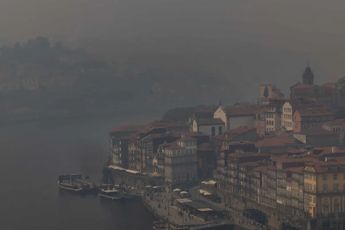 Cidade do Porto esteve coberta de fumo durante três dias
