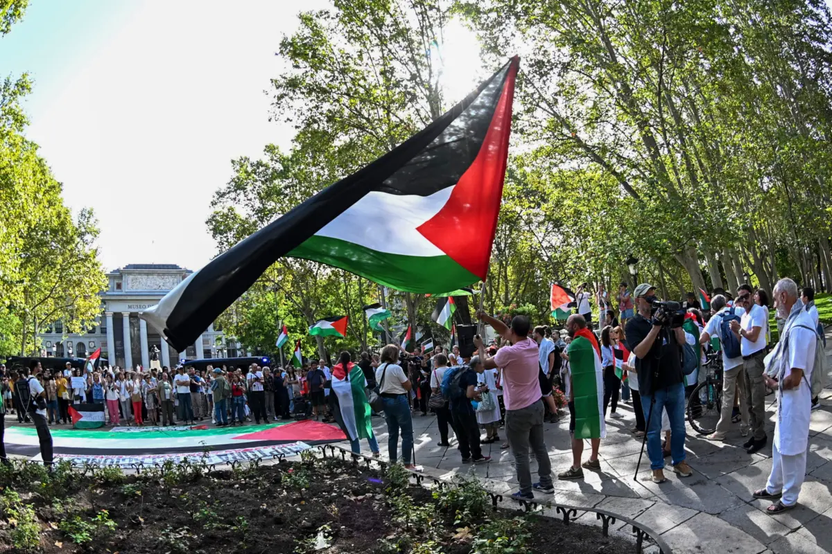 Protesto perante o Ministério da Saúde espanhol, no último domingo, em defesa dos trabalhadores sanitários de Gaza
