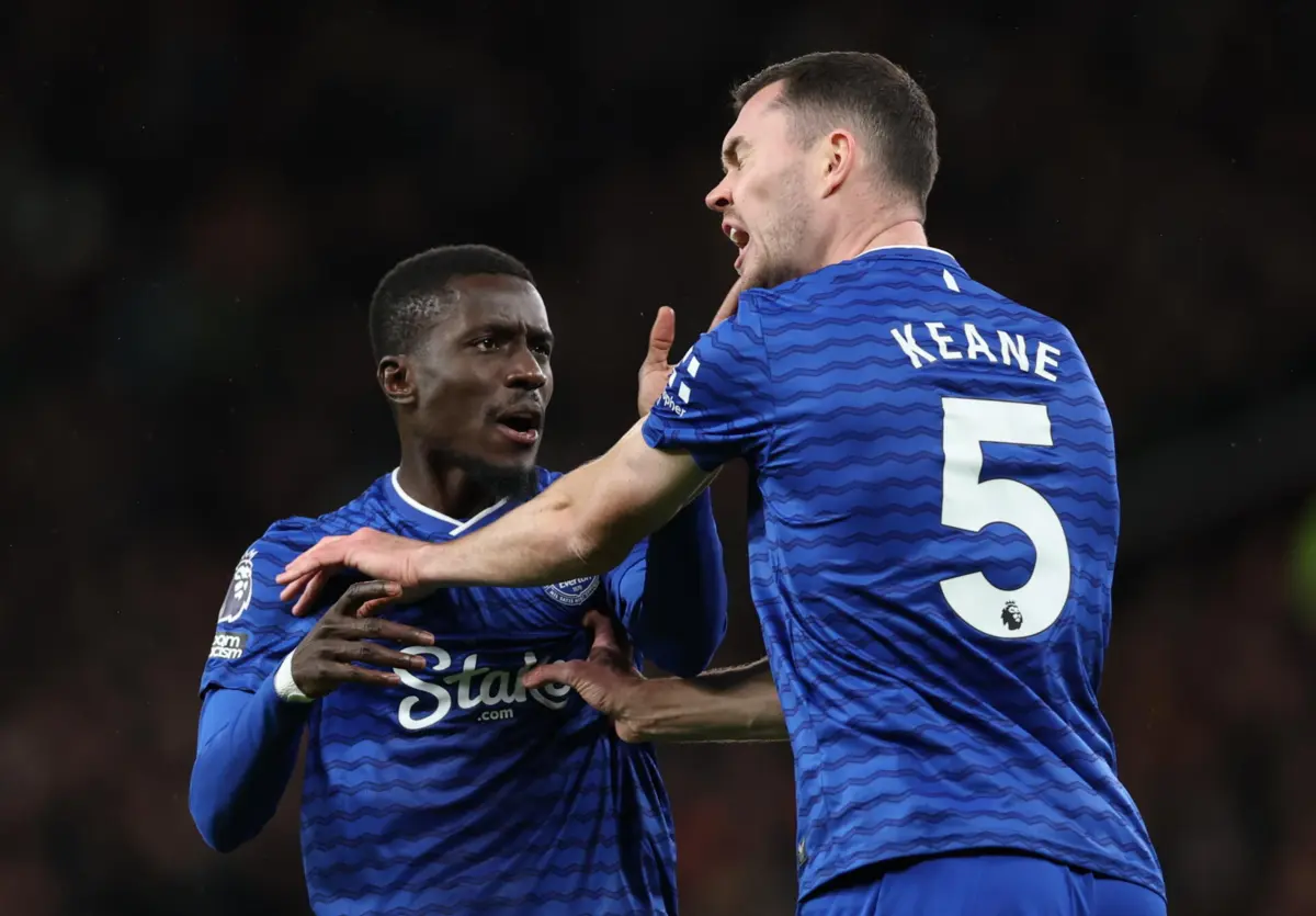 Gueye agrediu o colega de equipa Michael Keane