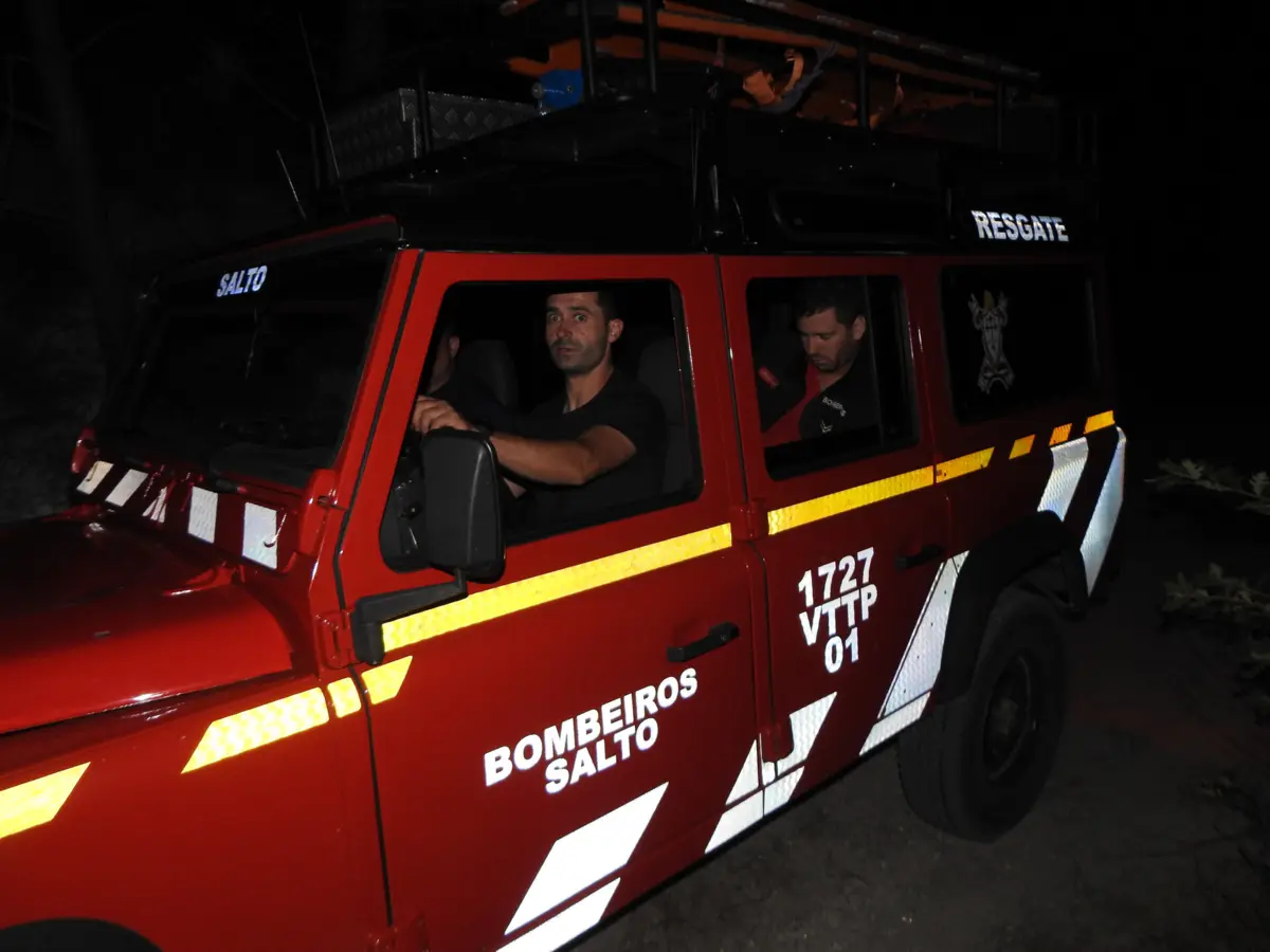 Buscas prolongaram-se pela noite dentro