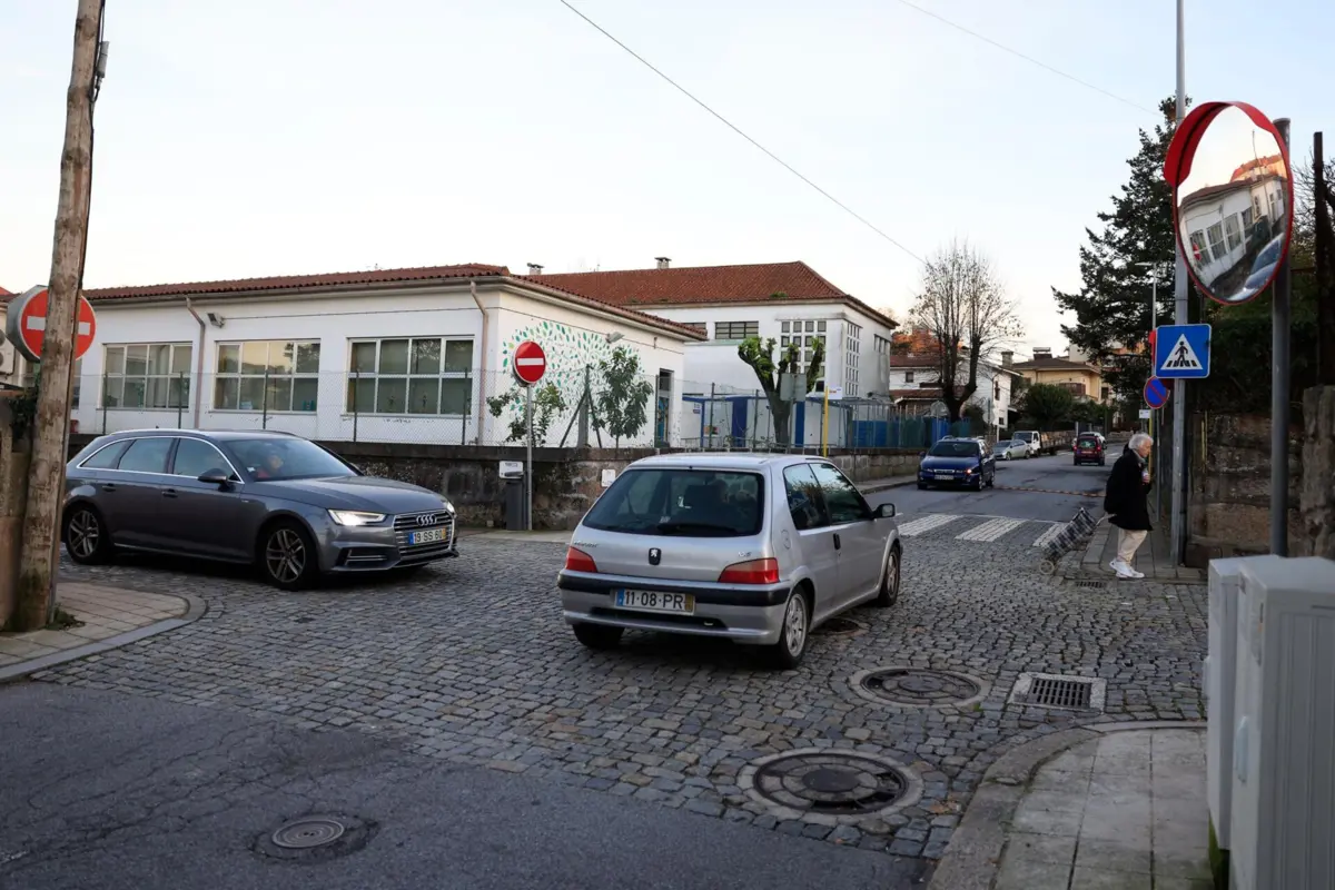 Cruzamento entre a Rua 1.º de Dezembro, a Travessa 1.º de Dezembro e a Rua Heróis de Chaimite é considerado perigoso pelos moradores