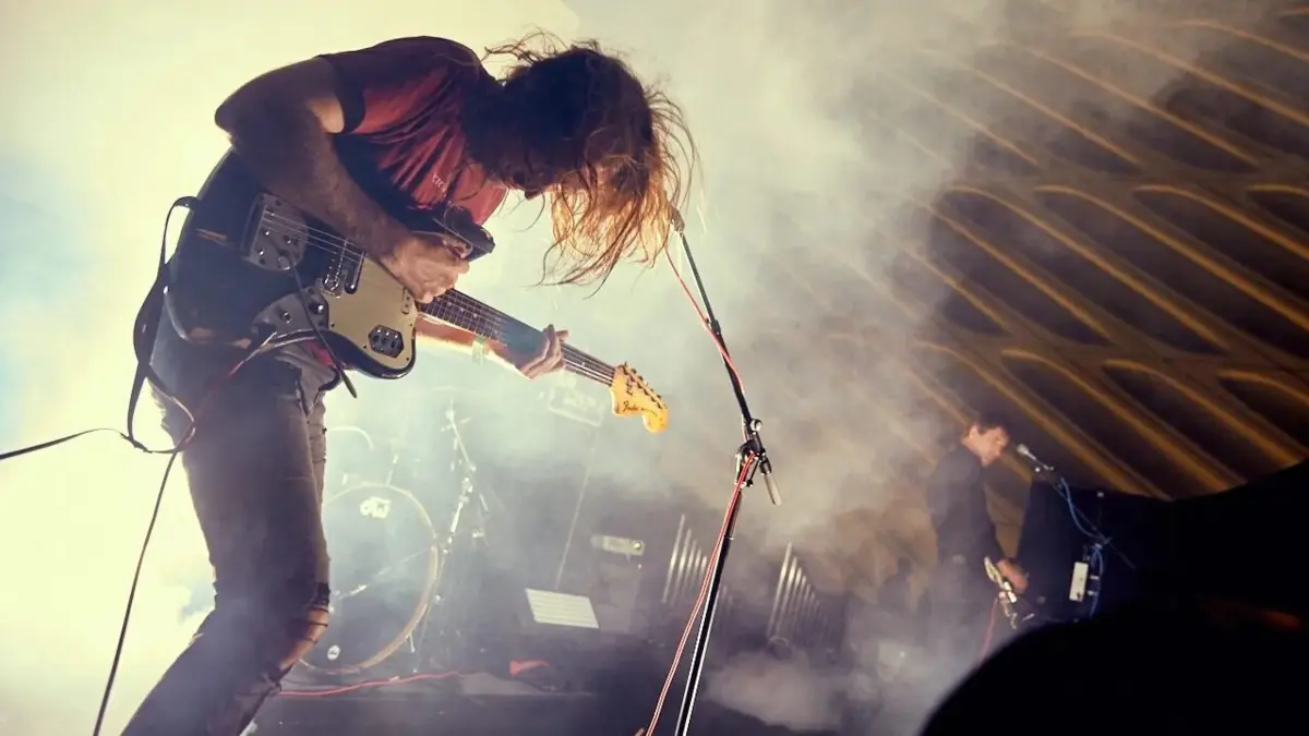 A Place to Bury Strangers, que estão entre o post-punk e o space rock, atuam na sexta-feira às 23 horas.