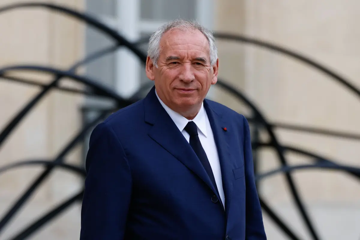 Bayrou apresentou uma proposta inicial mais radical, a partir da qual espera, agora, negociar