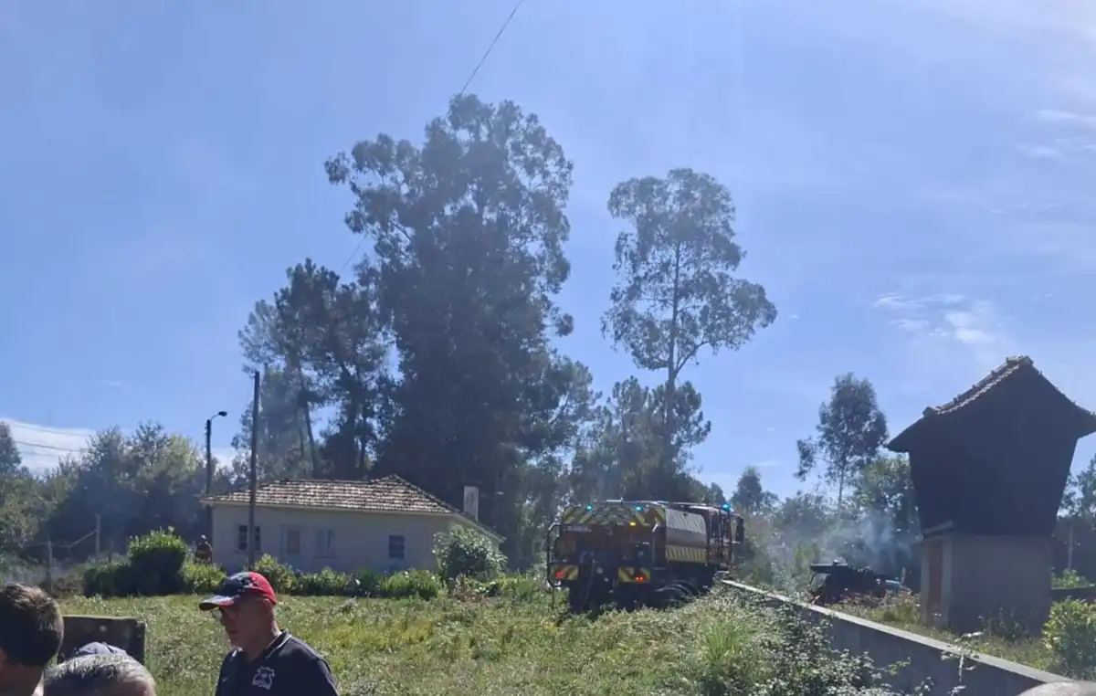 Imagem de contexto do artigo Incêndio destrói anexo e causa danos numa casa em Santa Maria da Feira