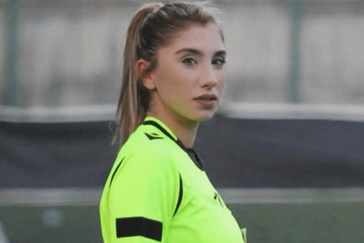 Elif Karaarslan, árbitra turca de futebol